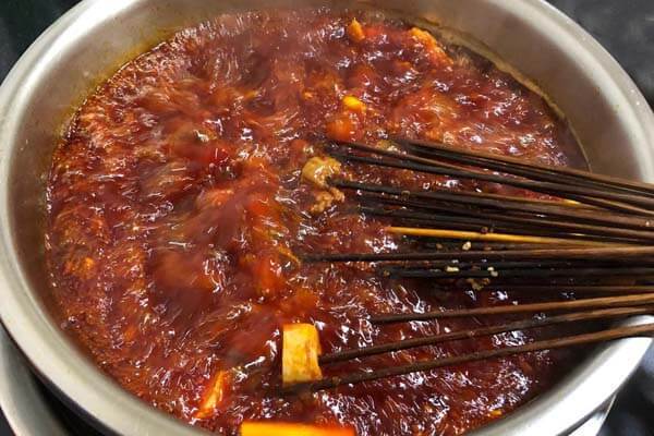 串串香底料培训费用要多少?串串香锅底怎么收费-图1 串串香底料培训费用要多少?串串香锅底怎么收费-图1