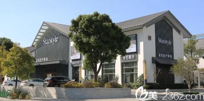 想知道昆山花桥行政服务中心在哪？昆山美格菲收费