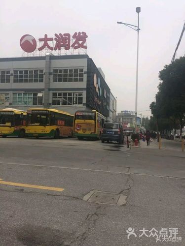 从昆山汽车南站到千灯大润发坐几路公交车？千灯大润发停车场收费