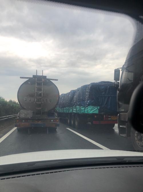 京哈高速山海关段为什么堵车？京哈高速收费站图片