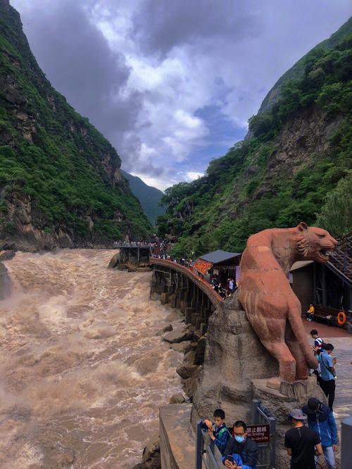虎跳峡徒步必须买门票吗?中虎跳收费标准-图2 虎跳峡徒步必须买门票吗?中虎跳收费标准-图2