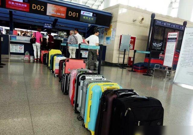 带两个行李箱航空公司会多收费吗?坐飞机行李箱要收费吗-图2 带两个行李箱航空公司会多收费吗?坐飞机行李箱要收费吗-图2