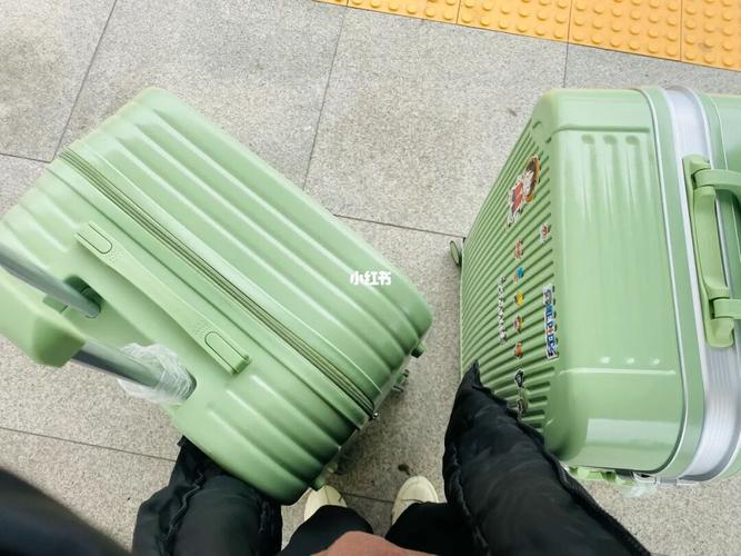 一个人拿两个行李箱去做高铁,会收钱吗?坐火车行李箱收费吗-图2 一个人拿两个行李箱去做高铁,会收钱吗?坐火车行李箱收费吗-图2