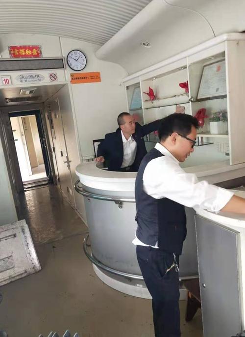 火车t95,4号车厢定员多少人?t95餐车收费-图2 火车t95,4号车厢定员多少人?t95餐车收费-图2