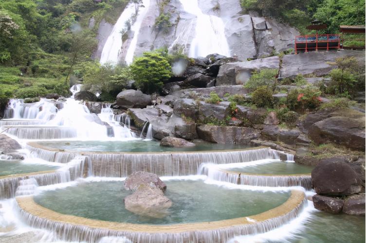 真宝顶和宝顶景区的区别？宝鼎瀑布收费吗