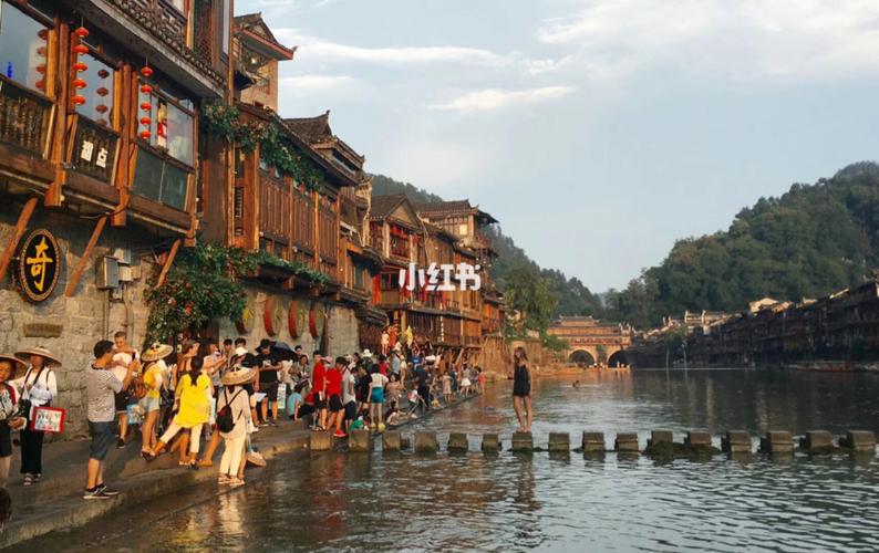 凤凰旅游景点自驾游好停车吗?凤凰停车收费标准-图2 凤凰旅游景点自驾游好停车吗?凤凰停车收费标准-图2
