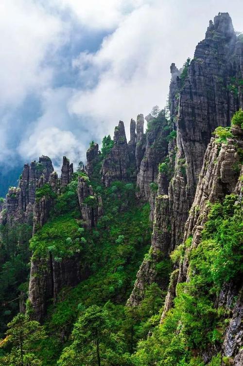 湖北最高山峰前十名排行榜？湖北不收费的山
