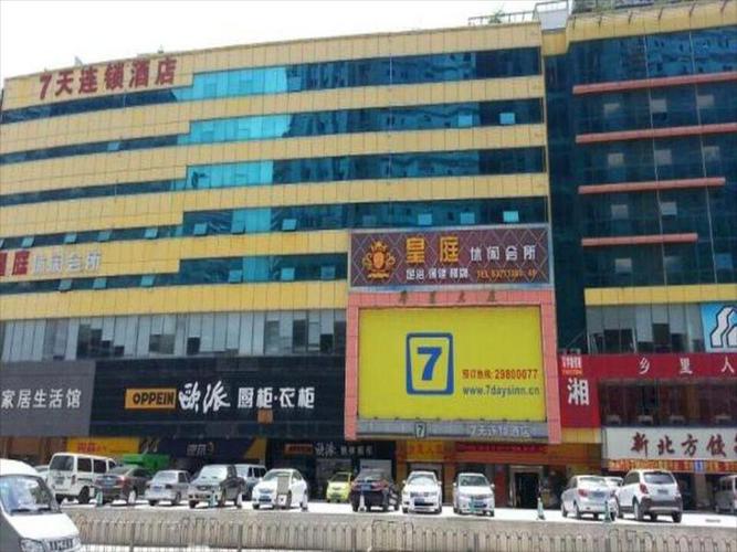 深圳龙华龙泉酒店停车要收费吗，如果不在那里住又停一个晚上呢？龙泉酒店停车收费吗