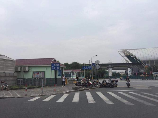 急问:龙阳路附近的麦德龙免费停车?龙阳路 停车收费-图2 急问:龙阳路附近的麦德龙免费停车?龙阳路 停车收费-图2