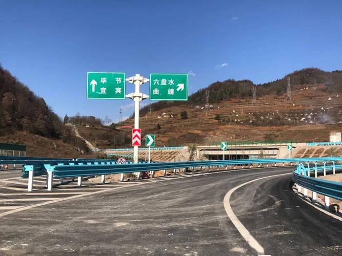 贵州盘县刘官镇有到鸡场坪的公交车或者小客吗,大概一个人多少钱?盘州收费站怎么样-图2 贵州盘县刘官镇有到鸡场坪的公交车或者小客吗,大概一个人多少钱?盘州收费站怎么样-图2