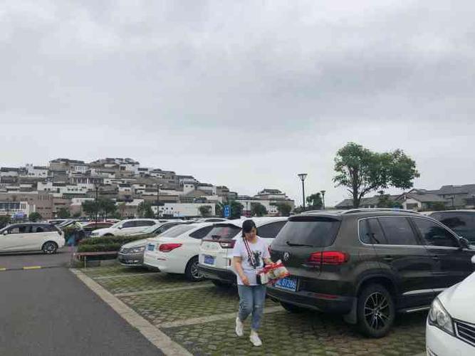 朱家尖蜈蚣寺码头是不是有一个停车场？停车费怎么算？普陀朱家尖停车场收费