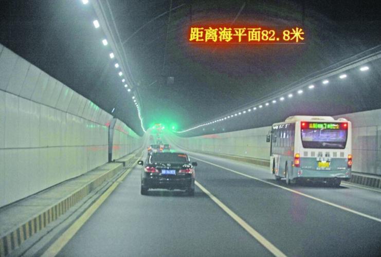青岛小轿车过隧道和跨海大桥各多少钱？青岛出租车过隧道收费