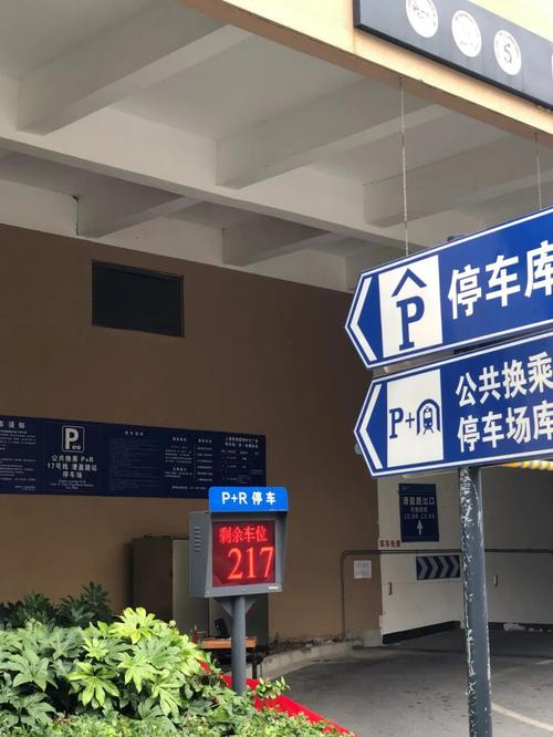 上海万达茂购物中心营业时间？青浦家乐福停车场收费