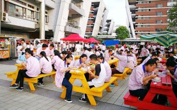 厂里的医务室拿药收不收费？上海昌硕坐厂车收费吗