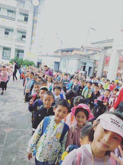 云南腾冲课间操是什么音乐?腾冲一完小收费高吗-图2 云南腾冲课间操是什么音乐?腾冲一完小收费高吗-图2