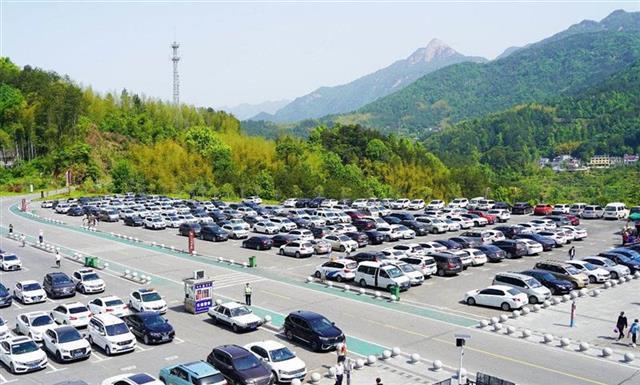 旅行去哪爬山便宜又好玩？天堂寨停车场收费