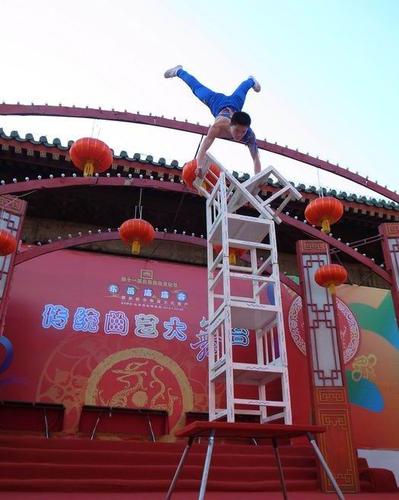 五一吴桥杂技大世界人多吗?吴桥杂技学校2017收费-图2 五一吴桥杂技大世界人多吗?吴桥杂技学校2017收费-图2