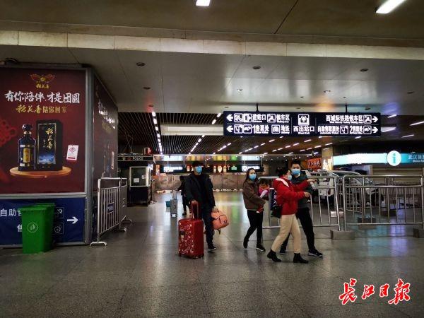 武昌站东出站口接人方便吗?武昌站停车怎么收费-图2 武昌站东出站口接人方便吗?武昌站停车怎么收费-图2