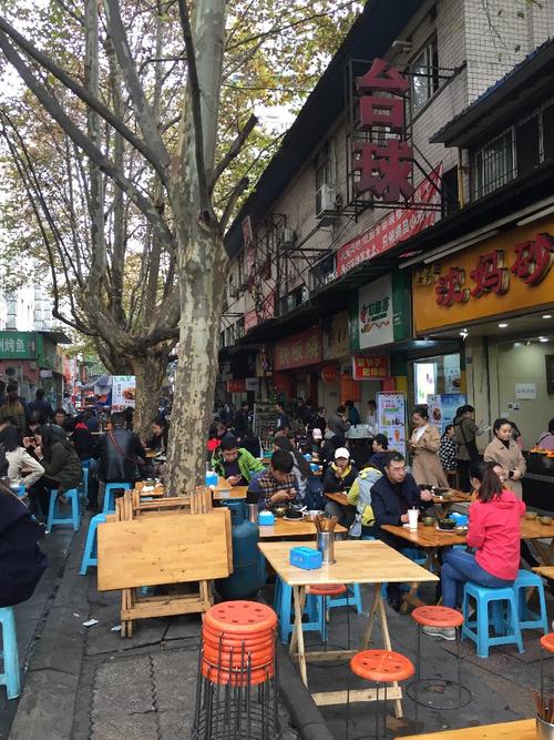 跪求：成都光华村附近啥好吃？自贡sm收费