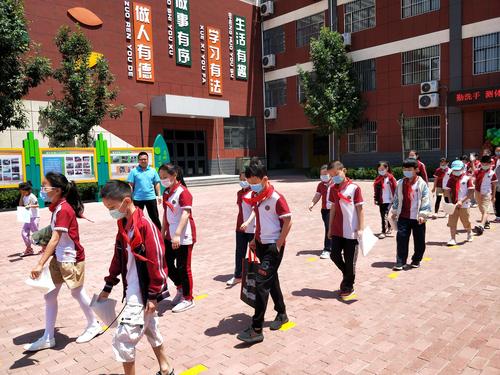 聊城奥森小学是私立还是公立？奥森篮球场收费吗