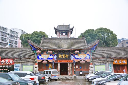 荆门白云大道的起源?白云楼门前收费合法嘛-图2 荆门白云大道的起源?白云楼门前收费合法嘛-图2
