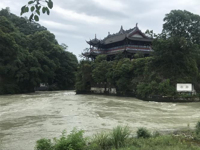 都江堰最高的塔怎么上去?都江堰风景区电梯收费-图2 都江堰最高的塔怎么上去?都江堰风景区电梯收费-图2