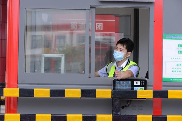 举报收费站的工作人员打哪个电话?高速收费站资讯电话-图2 举报收费站的工作人员打哪个电话?高速收费站资讯电话-图2