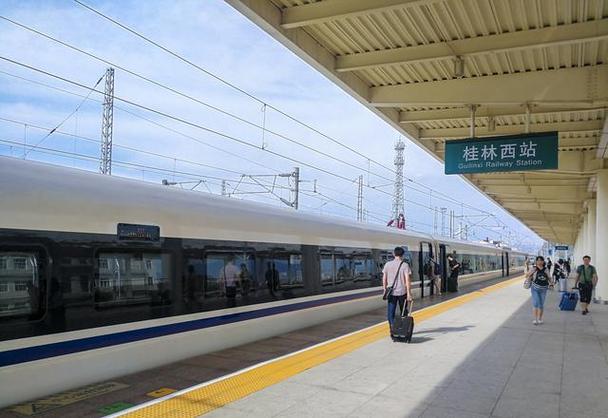 桂林高铁站是北还是西?桂林高铁站停车收费-图2 桂林高铁站是北还是西?桂林高铁站停车收费-图2
