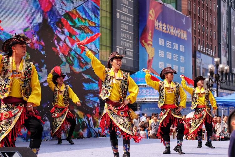 藏族的三大民间舞是什么?阿坝表演收费-图2 藏族的三大民间舞是什么?阿坝表演收费-图2