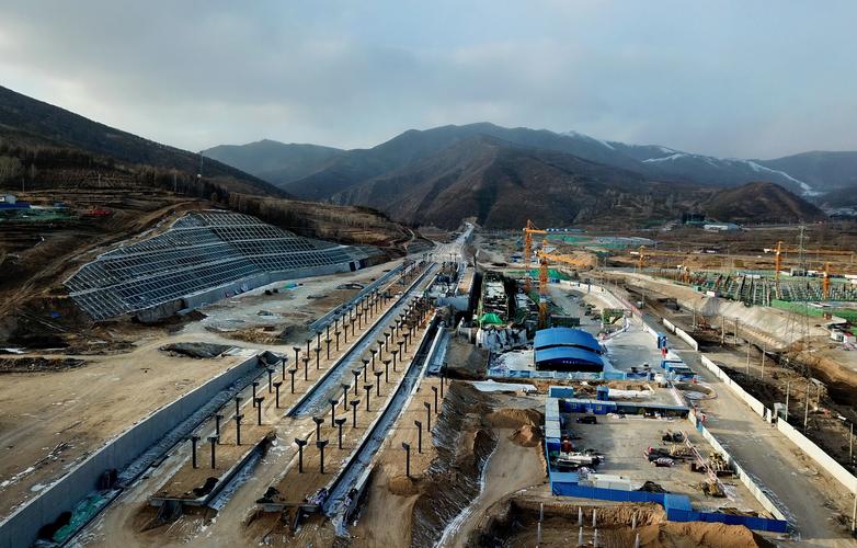 为保障2022年冬奥会交通的兴延高速公路预计何时通车?北立交收费站领导-图2 为保障2022年冬奥会交通的兴延高速公路预计何时通车?北立交收费站领导-图2