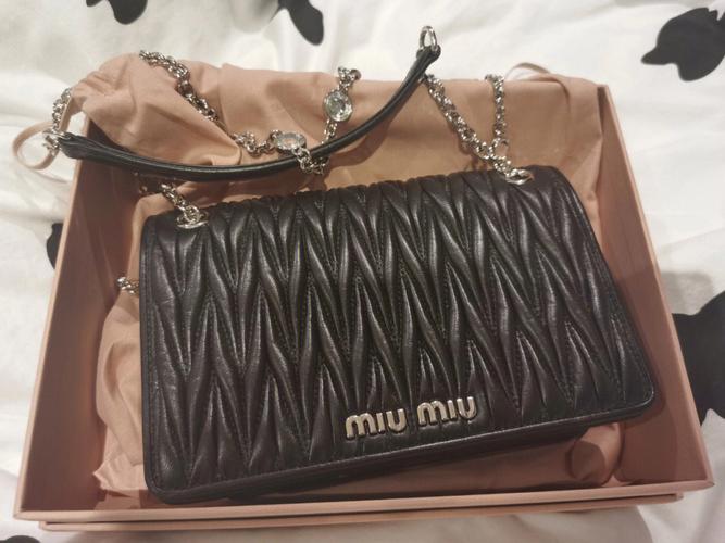 老佛爷百货miumiu包多少?老佛爷百货停车收费-图2 老佛爷百货miumiu包多少?老佛爷百货停车收费-图2