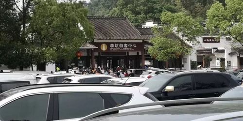 婺源高铁站有直达大鄣山卧龙谷的交通车吗？李坑晚上收费