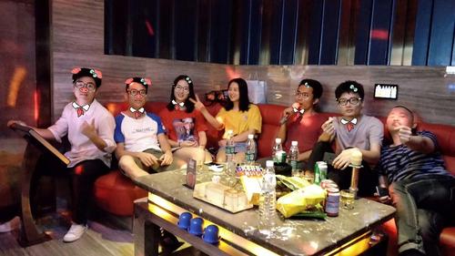 生日请同学吃饭好还是唱K好？唱K去哪里好?限南宁？南宁纯k收费