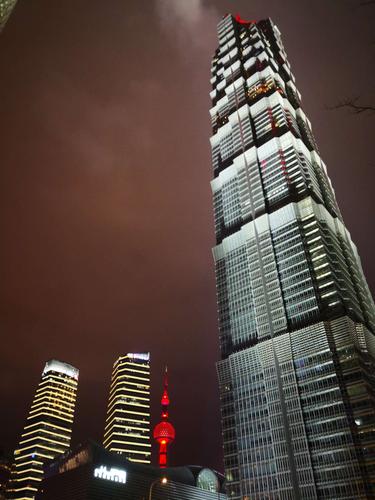 上海世贸大厦几点开灯光？上海世贸大厦停车收费