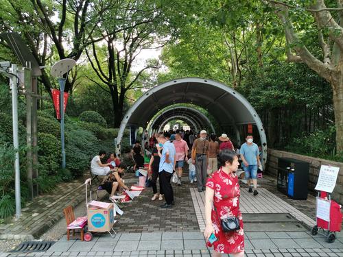 公园门口摆摊需要交钱吗?深圳中山公园收费-图1 公园门口摆摊需要交钱吗?深圳中山公园收费-图1
