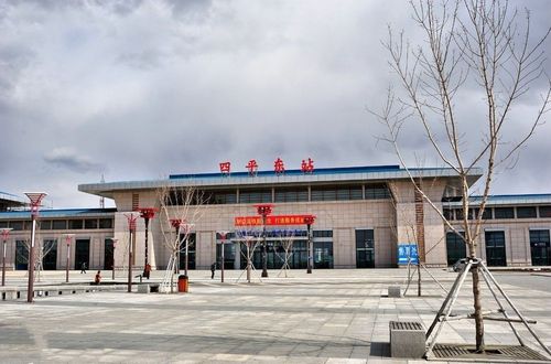 g2656停运了吗？四平东站停车场收费吗-图2