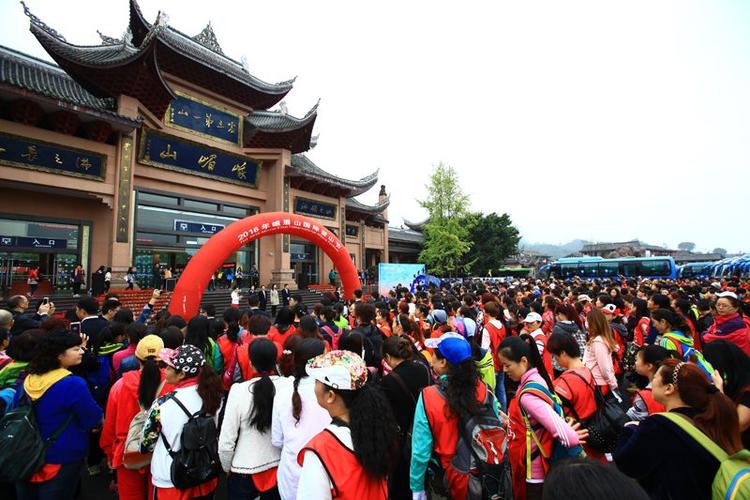 国庆去峨眉山会不会挤爆?万人登山节 收费不-图2 国庆去峨眉山会不会挤爆?万人登山节 收费不-图2