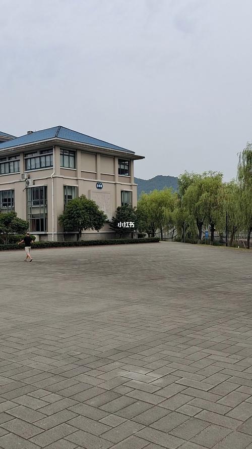 萧山五中怎么样?萧山五中篮球场收费吗-图1 萧山五中怎么样?萧山五中篮球场收费吗-图1