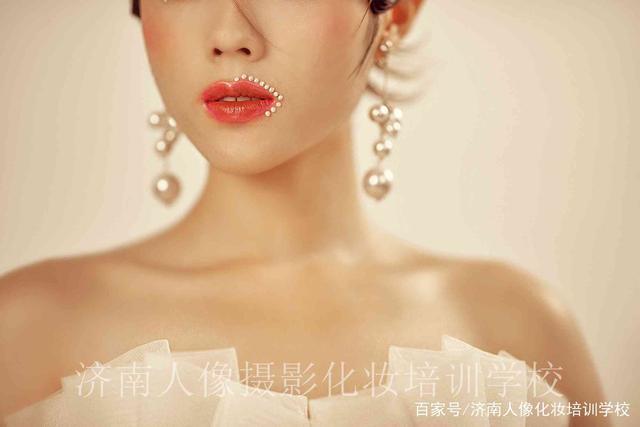 拍摄个人写真注意事项?个人写真妆面收费多少-图3 拍摄个人写真注意事项?个人写真妆面收费多少-图3