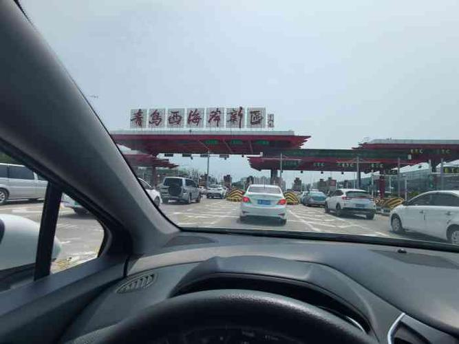 我一个朋友要去青岛胶州湾大桥的收费站工作，是人工收费的那种，可是不知道从哪里上去隔着入口有多远？胶州湾大桥收费站电话-图2