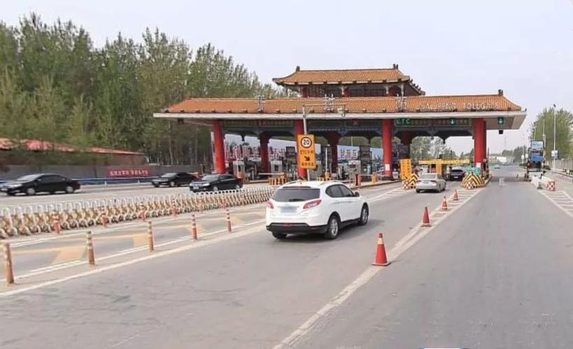 开封南苑收费站离开封市还有多远?开封收费站图片夜间-图2 开封南苑收费站离开封市还有多远?开封收费站图片夜间-图2