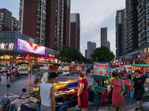 我要摆地摊。我想知道在合肥步行街摆摊要交钱么。如果要大概是怎么算钱的？商业街为什么能收费-图3