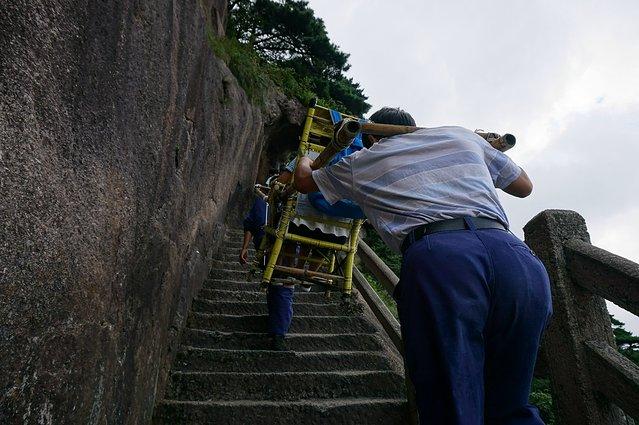 黄山有轿夫帮忙抬到山顶吗？黄山抬轿子怎么收费