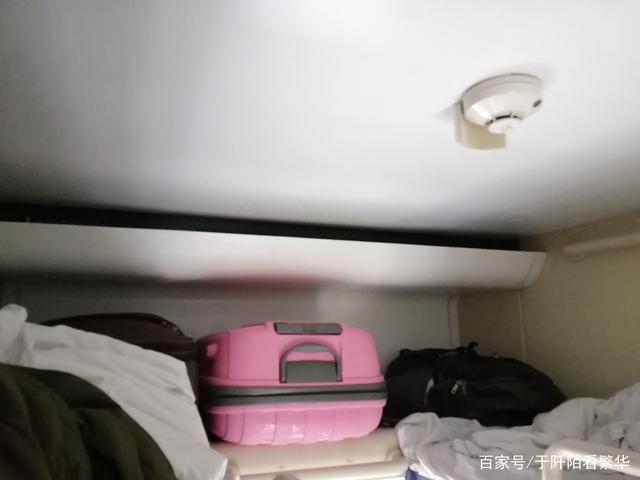 硬座中途换卧铺的收费?火车上换卧铺怎么收费-图2 硬座中途换卧铺的收费?火车上换卧铺怎么收费-图2