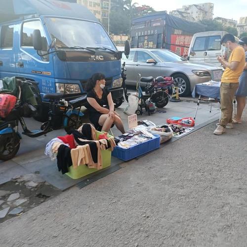 深圳那里可以摆地摊?深圳黄田摆地滩收费吗-图2 深圳那里可以摆地摊?深圳黄田摆地滩收费吗-图2