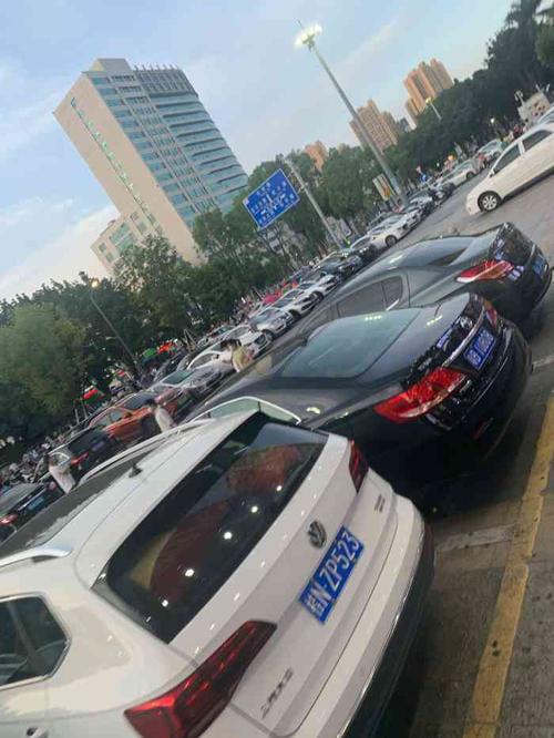深圳石岩在那里有耐克专卖店?石岩佳华商场停车收费-图3 深圳石岩在那里有耐克专卖店?石岩佳华商场停车收费-图3