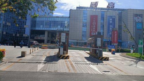 威高购物广场从几号门进？威海威高广场停车收费