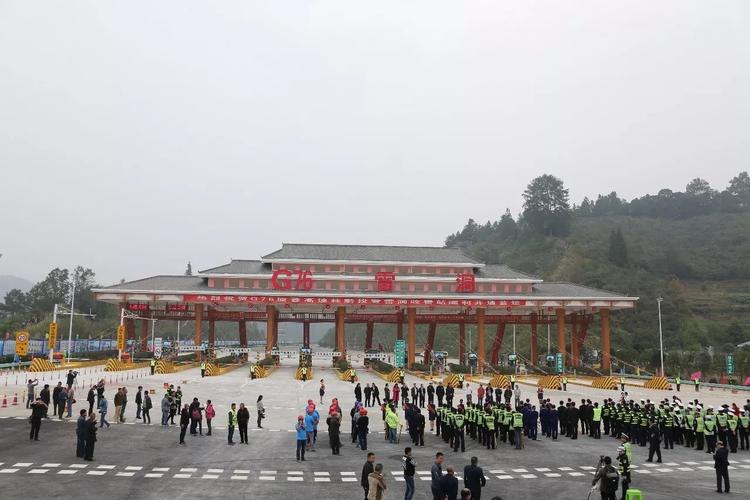 厦蓉高速贵州和四川交界处是哪里？厦蓉高速赣州段收费站