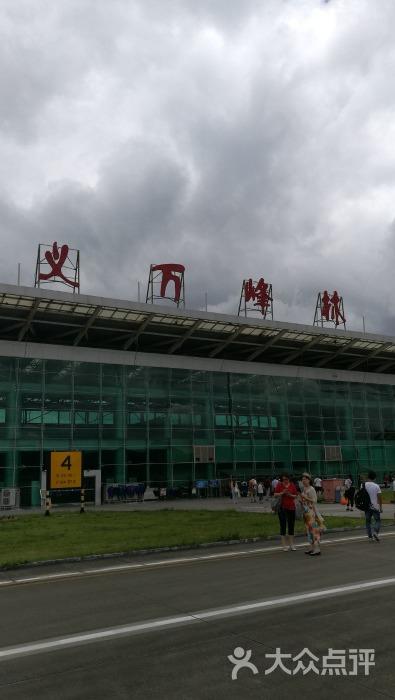 兴义机场到汽车站有多远？兴义机场长期停车收费