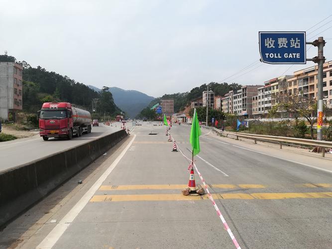 G324国道宽度？324国道有收费站吗